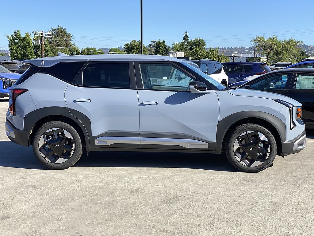 New 2027 Kia Seltos S FWD image 2