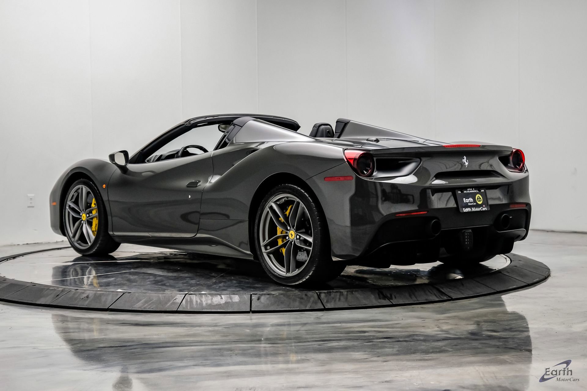 Used 2018 Ferrari 488 Spider image 13