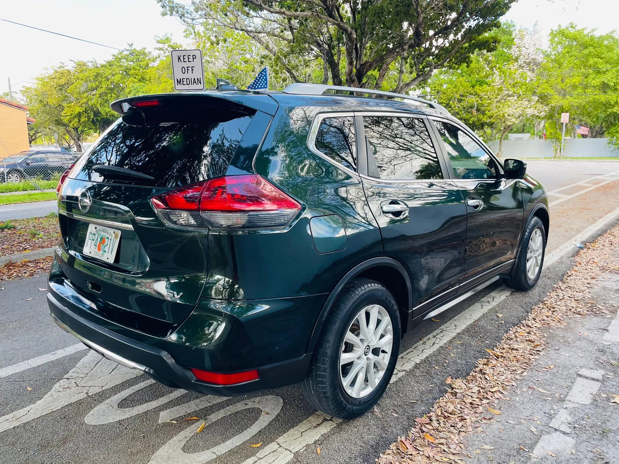 Used 2018 Nissan Rogue SV w/ Sun & Sound Touring Package image 5