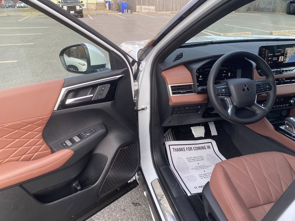 New 2026 Mitsubishi Outlander SEL FWD image 10