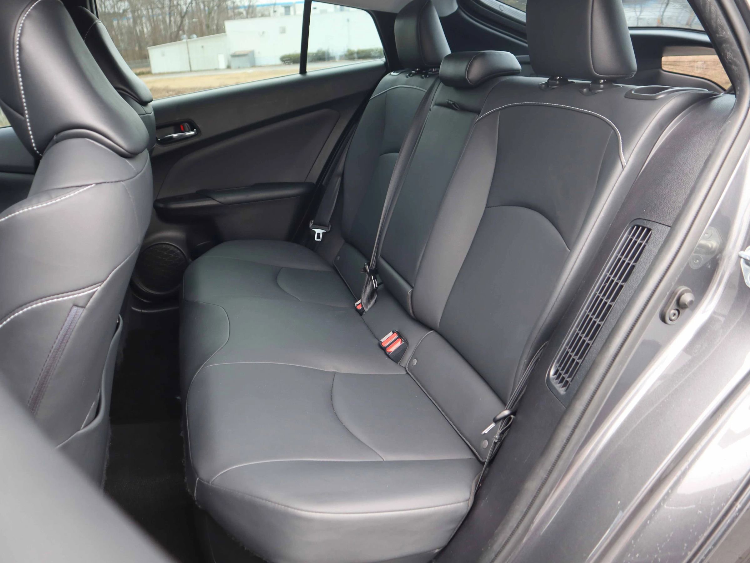 Used 2020 Toyota Prius Prime XLE image 3