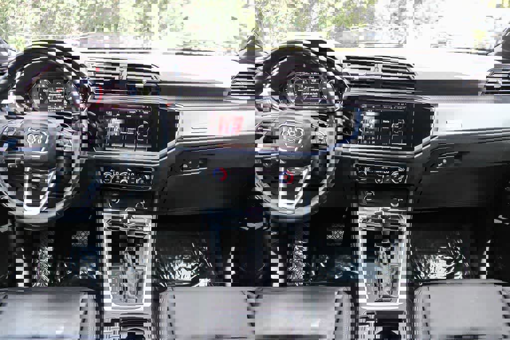 Used 2023 Audi Q3 2.0T Premium w/ Convenience Package AWD/4WD image 13