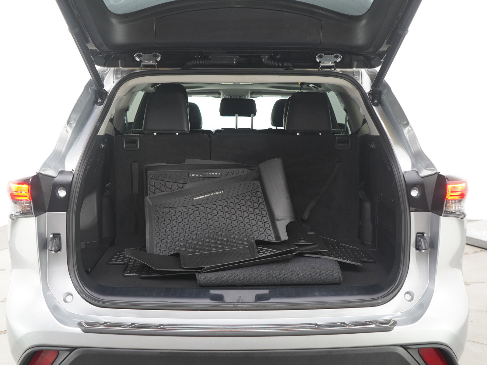 Used 2023 Toyota Highlander XLE image 17