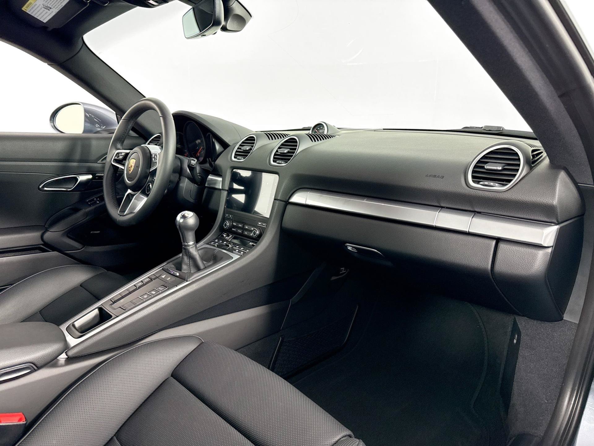 Used 2025 Porsche 718 Cayman RWD image 27