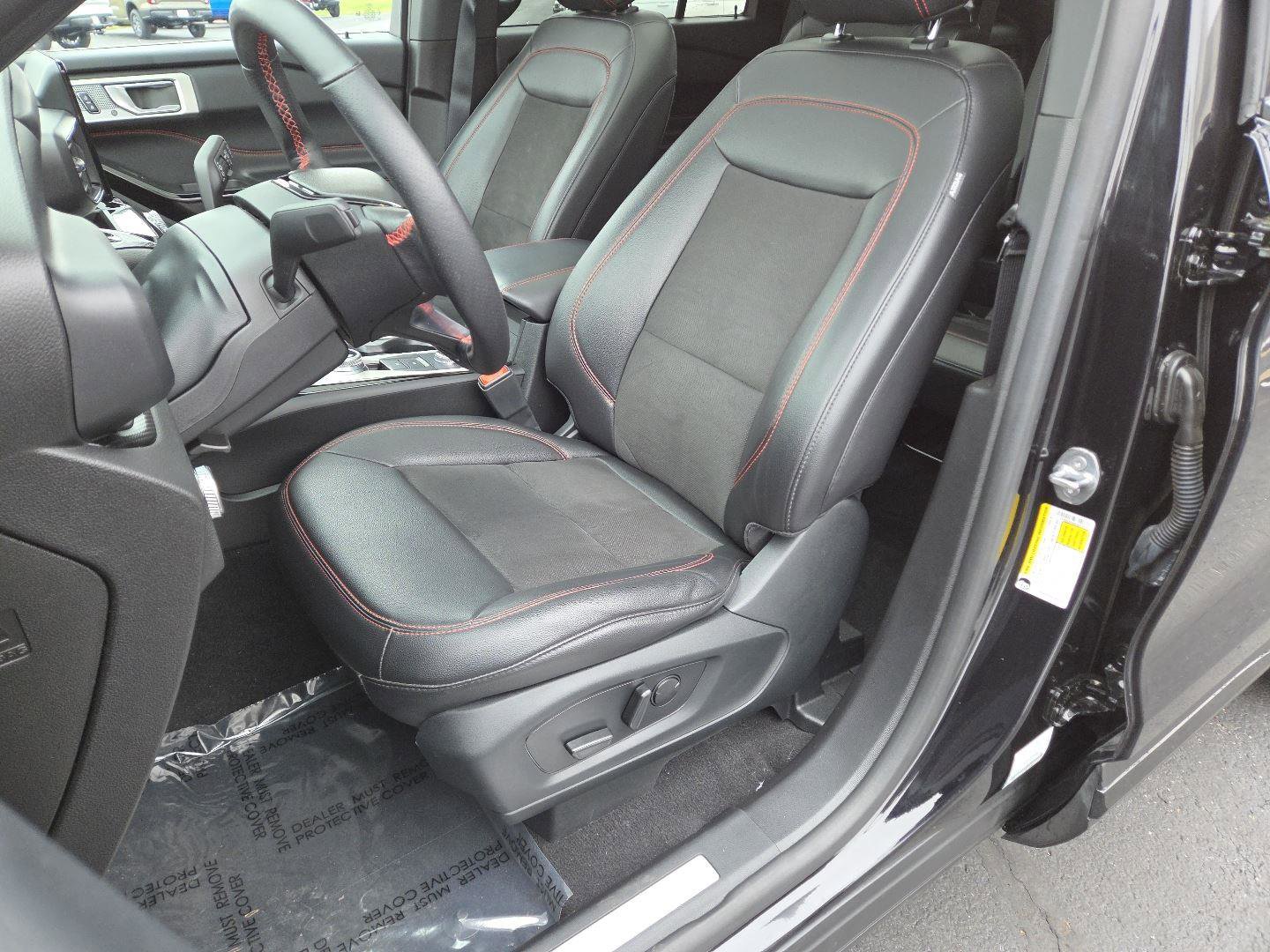 Used 2023 Ford Explorer ST-Line w/ Class IV Trailer Tow Package AWD/4WD image 19