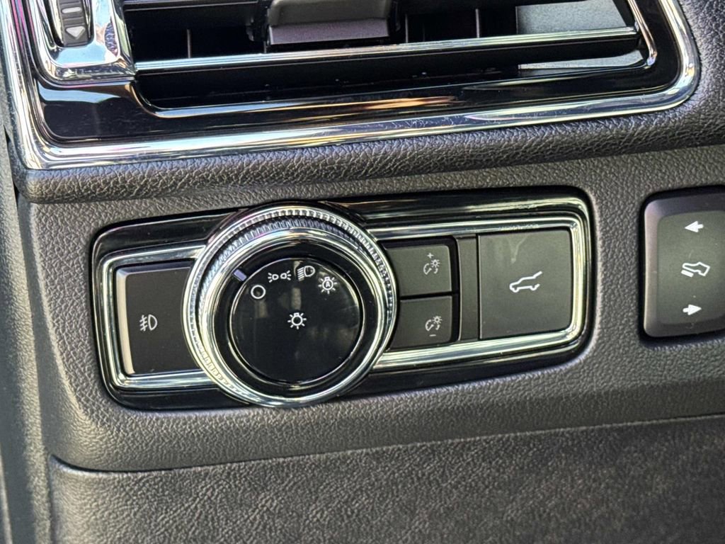 Used 2020 Lincoln Navigator Reserve w/ Equipment Group 208A Reserve image 21