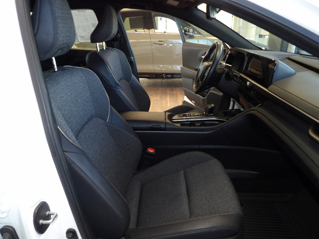 Used 2023 Toyota Crown XLE image 15