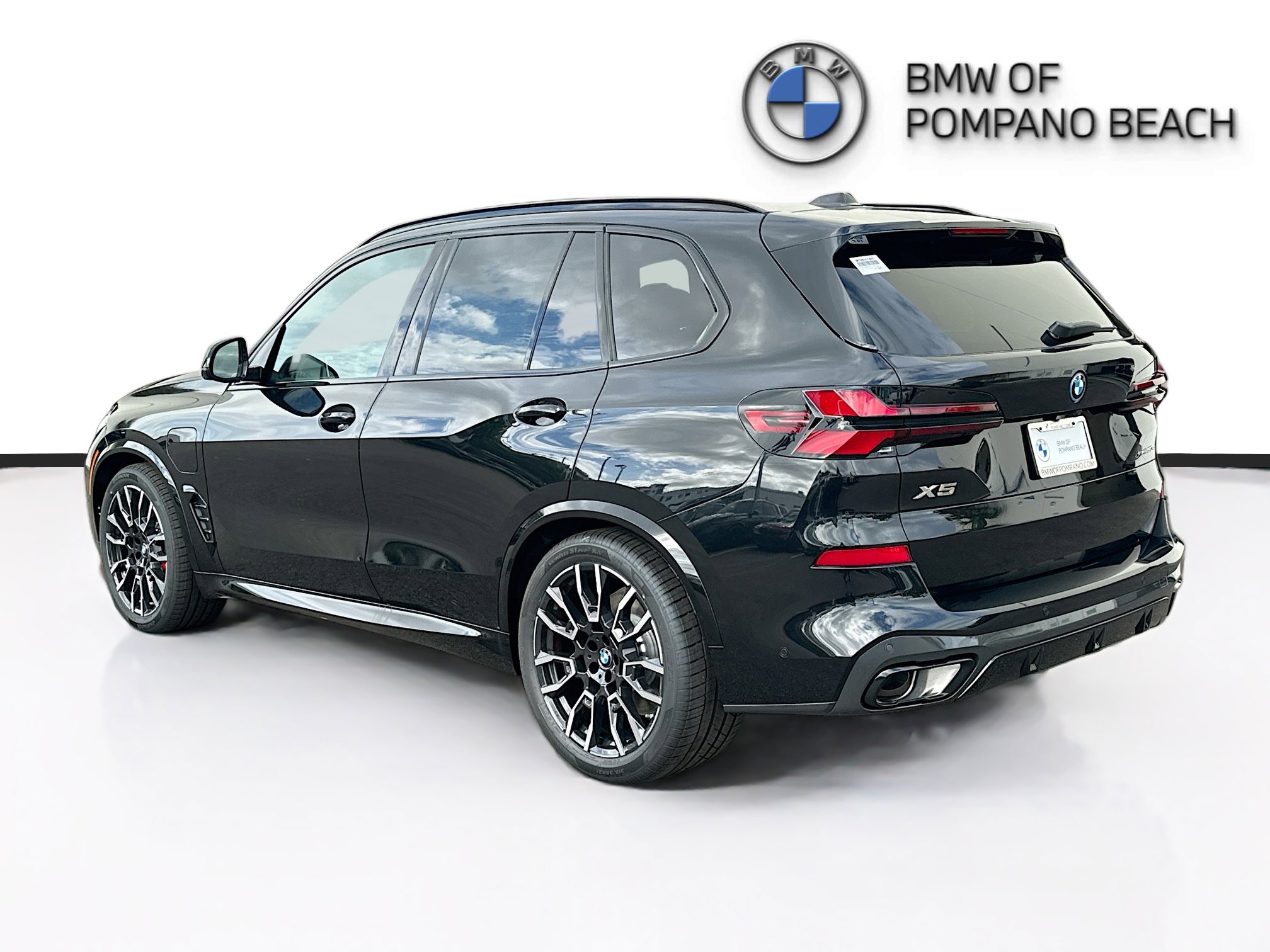 New 2026 BMW X5 xDrive50e w/ M Sport Package image 4