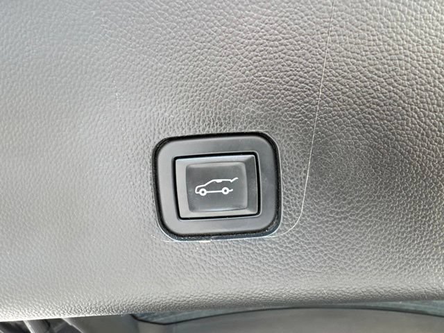 Used 2020 Chevrolet Traverse LT w/ LT Premium Package AWD/4WD image 11