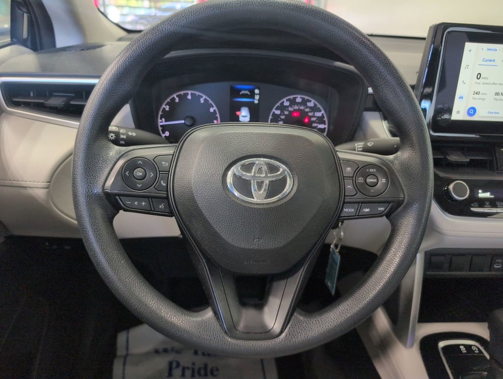 Used 2023 Toyota Corolla Cross L AWD/4WD image 14