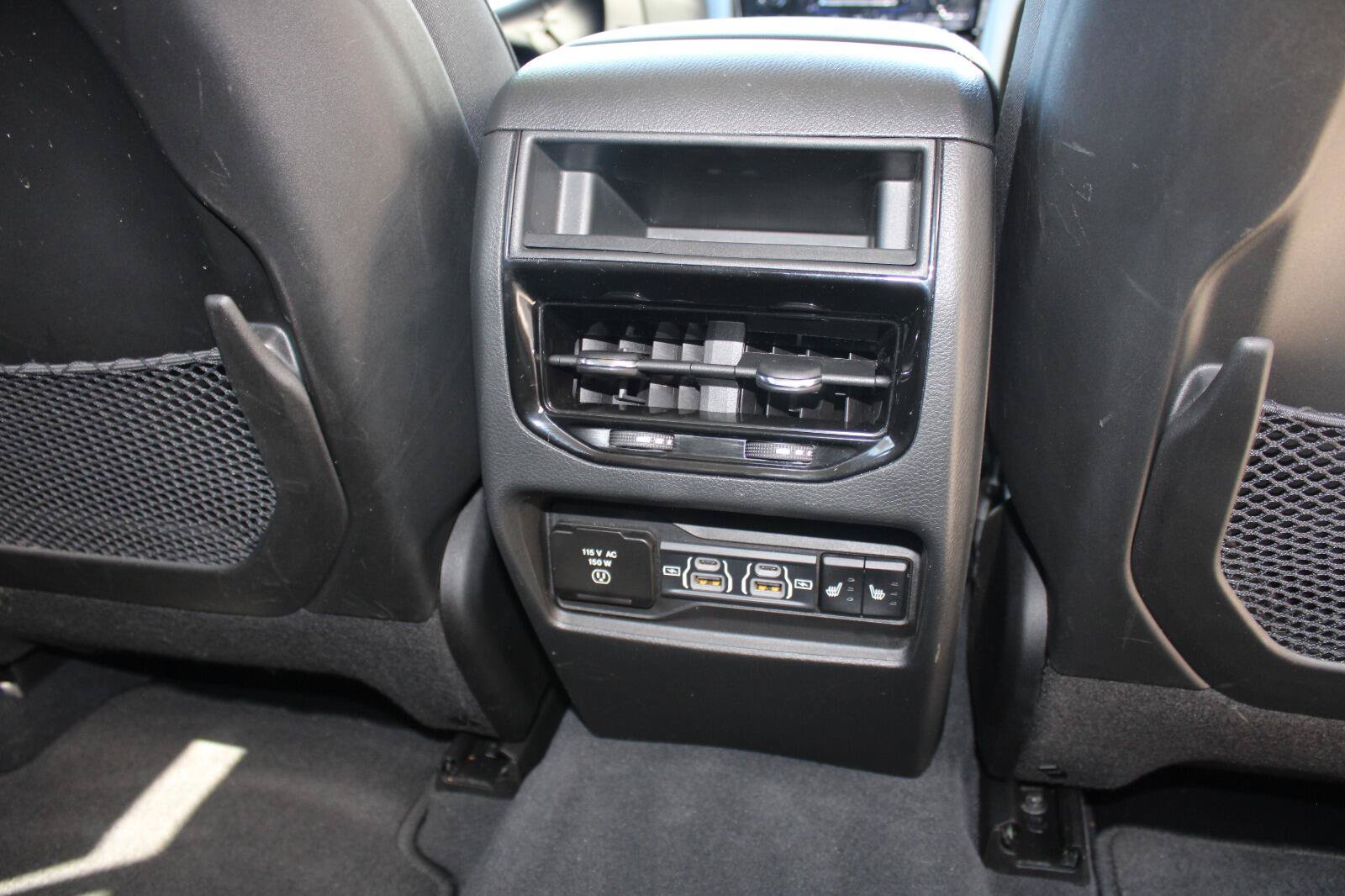 Used 2023 Jeep Grand Cherokee Limited AWD/4WD image 26