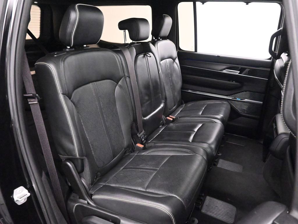 Used 2022 Jeep Grand Wagoneer Series II AWD/4WD image 22
