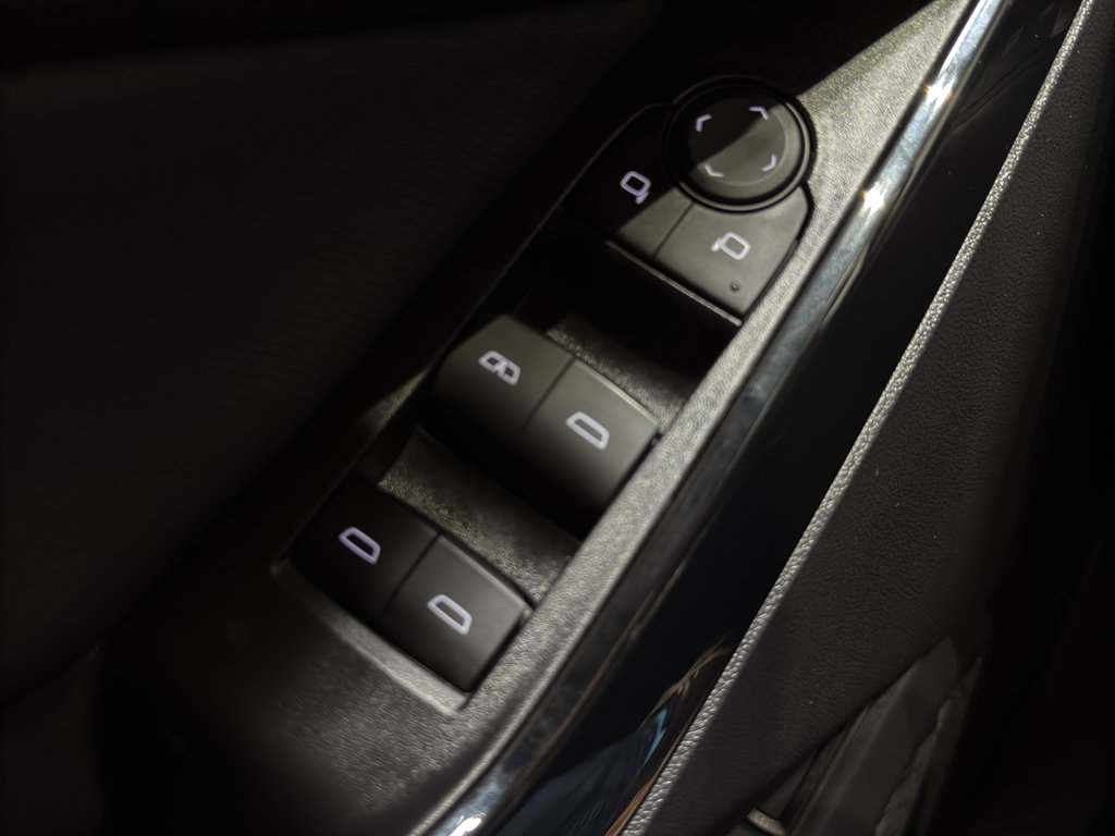 Used 2025 Chevrolet Equinox LT w/ Convenience Package II image 35