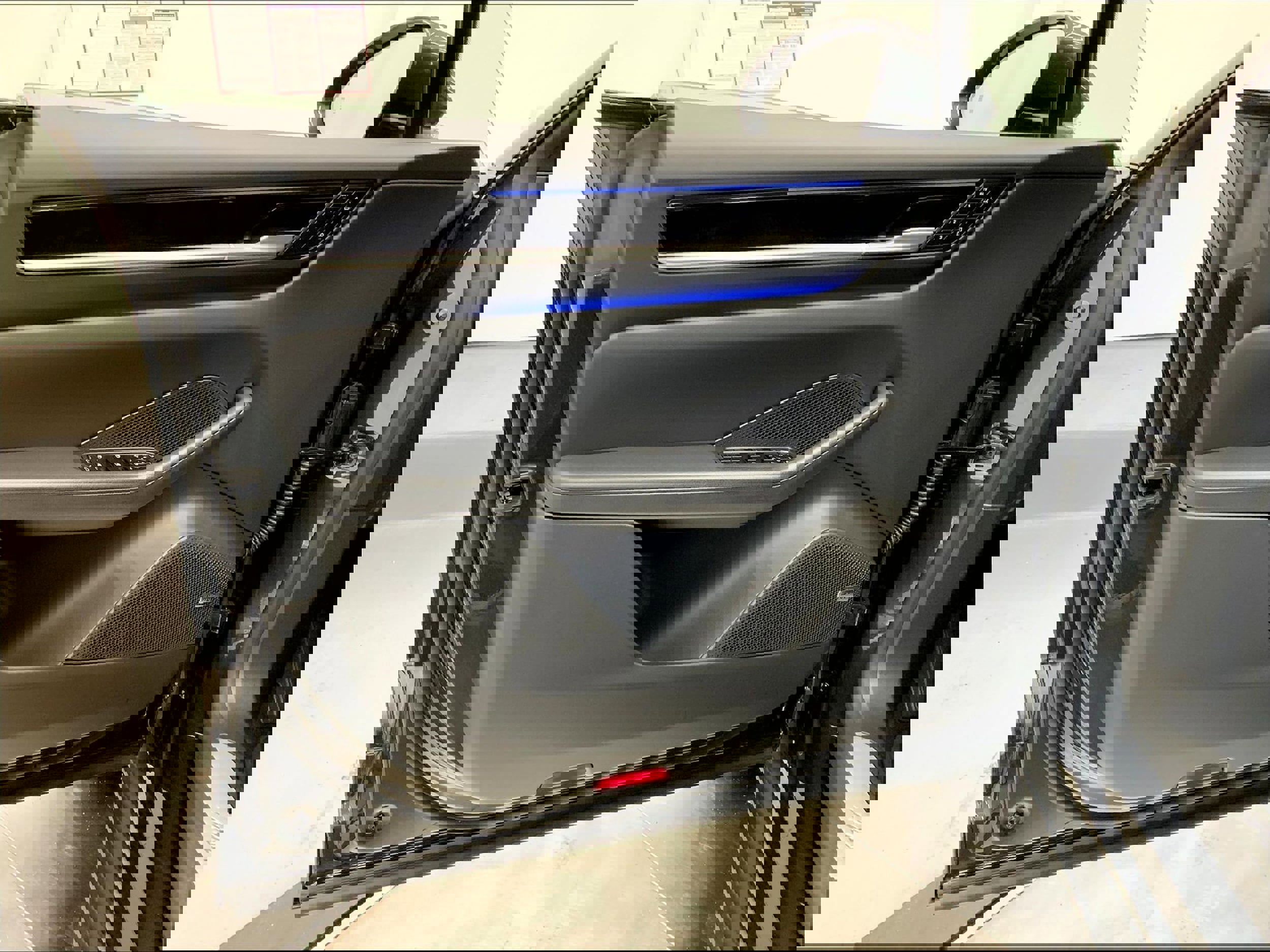 Used 2025 Porsche Macan Electric image 27