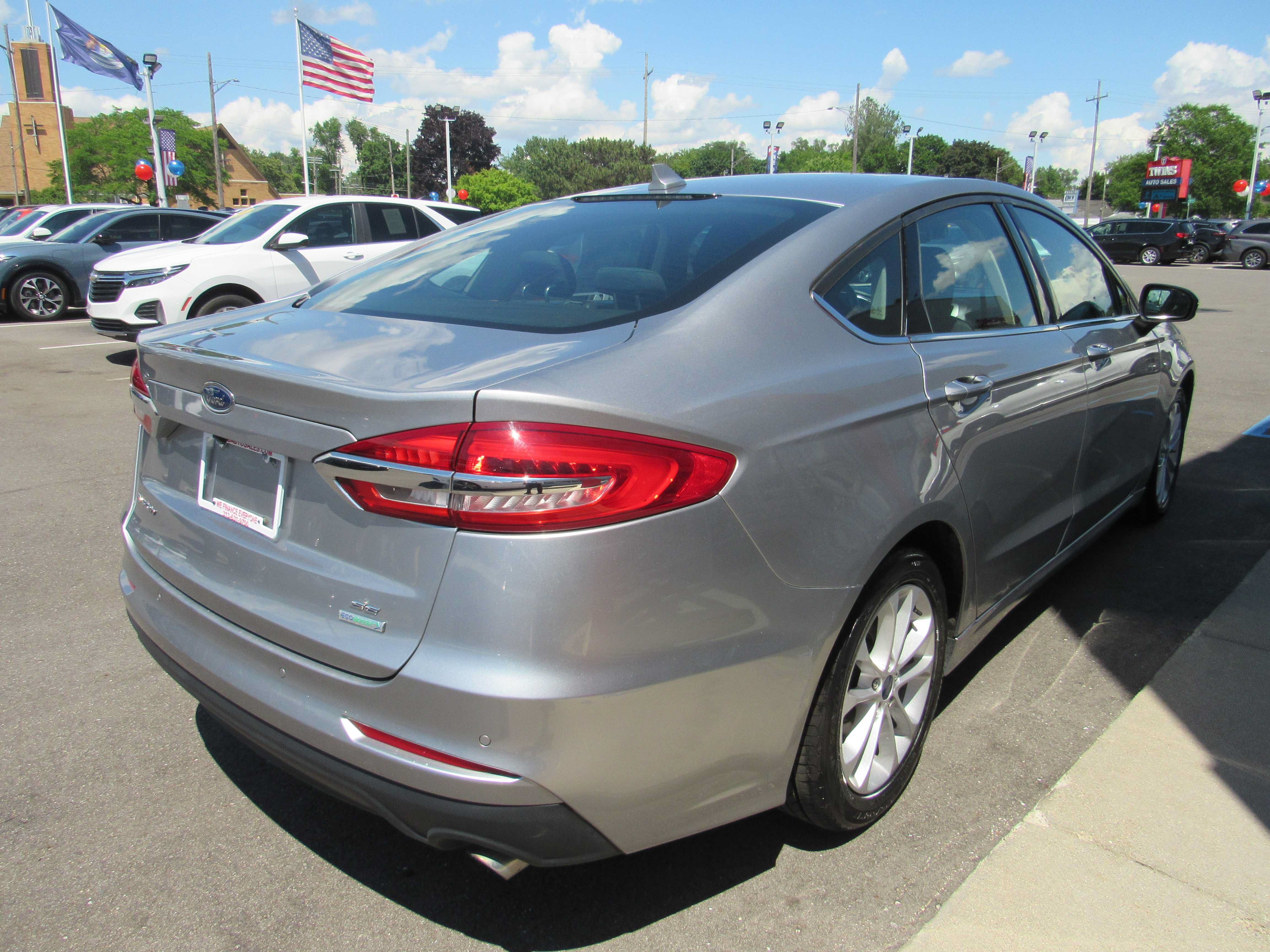 Used 2020 Ford Fusion SE FWD image 5