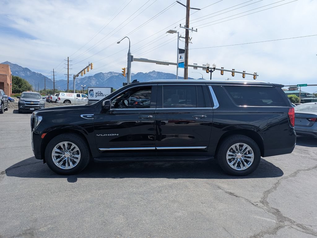 Used 2023 GMC Yukon XL SLT w/ SLT Premium Package AWD/4WD image 8