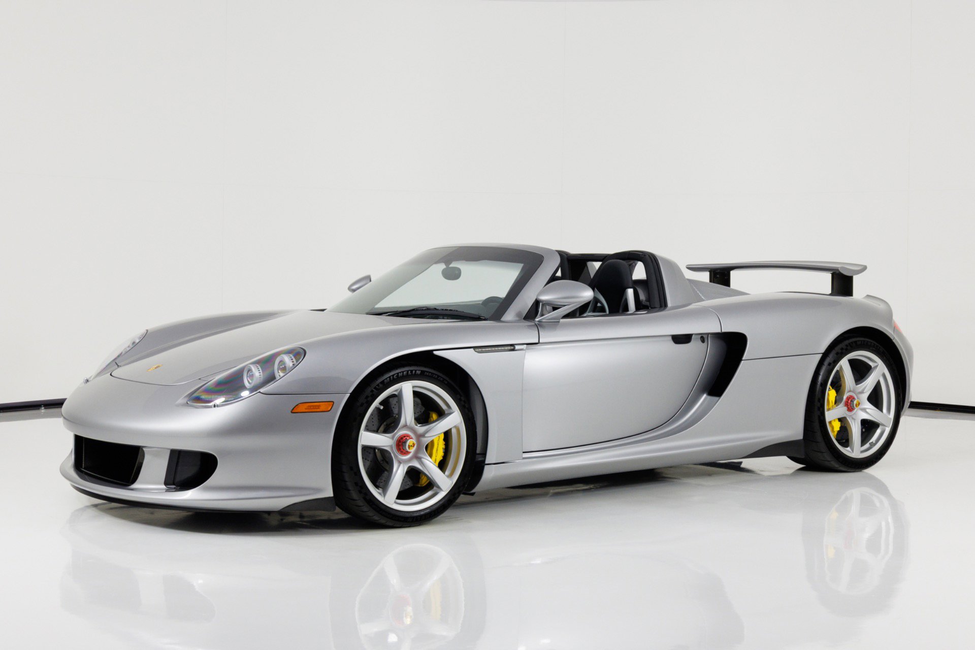 Used 2004 Porsche Carrera GT RWD image 9