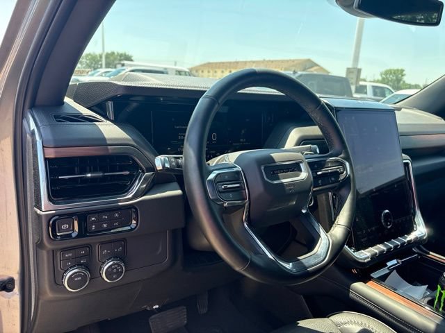 Used 2025 GMC Yukon XL Denali AWD/4WD image 14