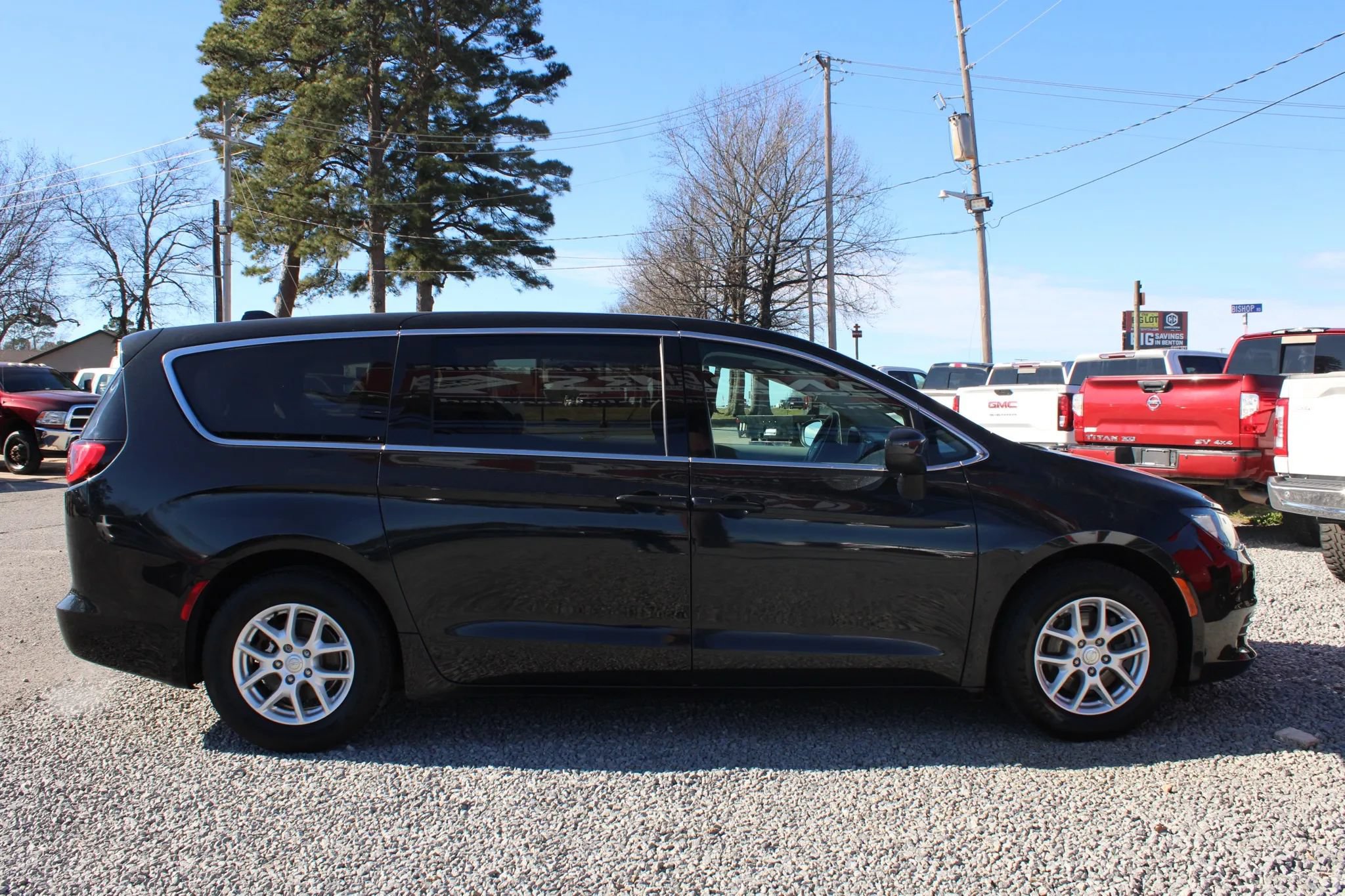 Used 2017 Chrysler Pacifica LX FWD image 6