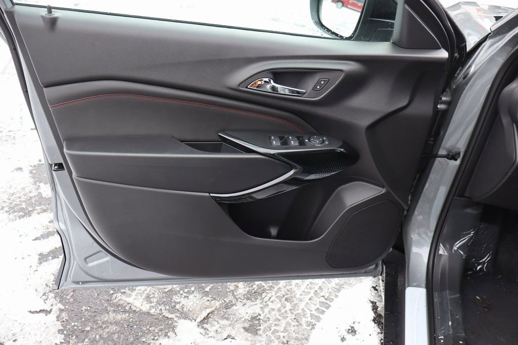 New 2026 Chevrolet Trax RS w/ Sunroof Package image 5