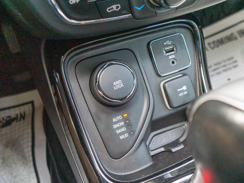 Used 2018 Jeep Compass Limited w/ Navigation Group image 27