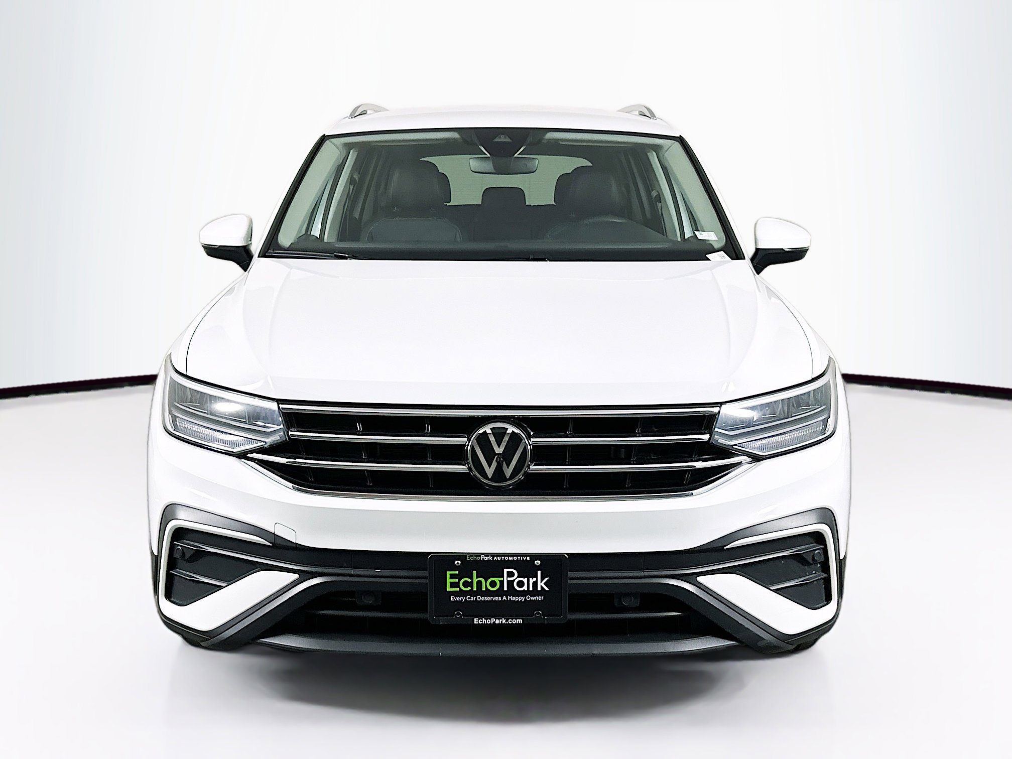 Used 2024 Volkswagen Tiguan SE image 2