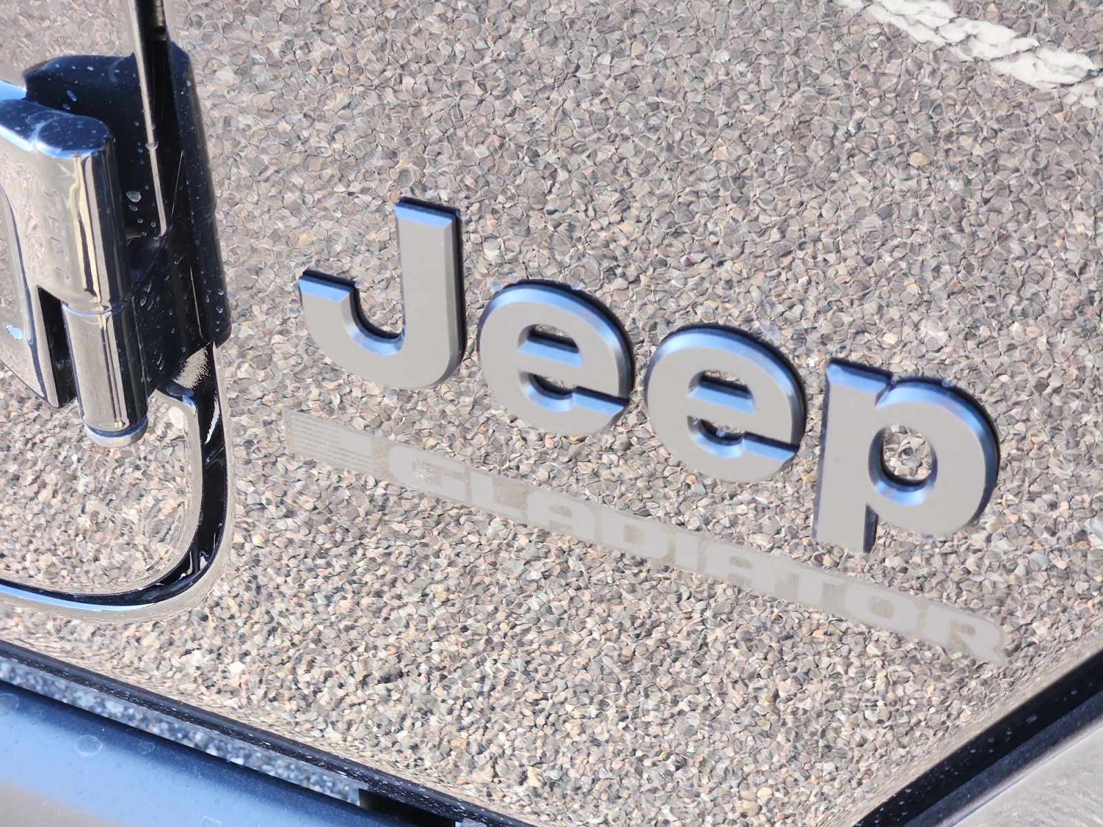 New 2025 Jeep Gladiator Willys AWD/4WD image 24