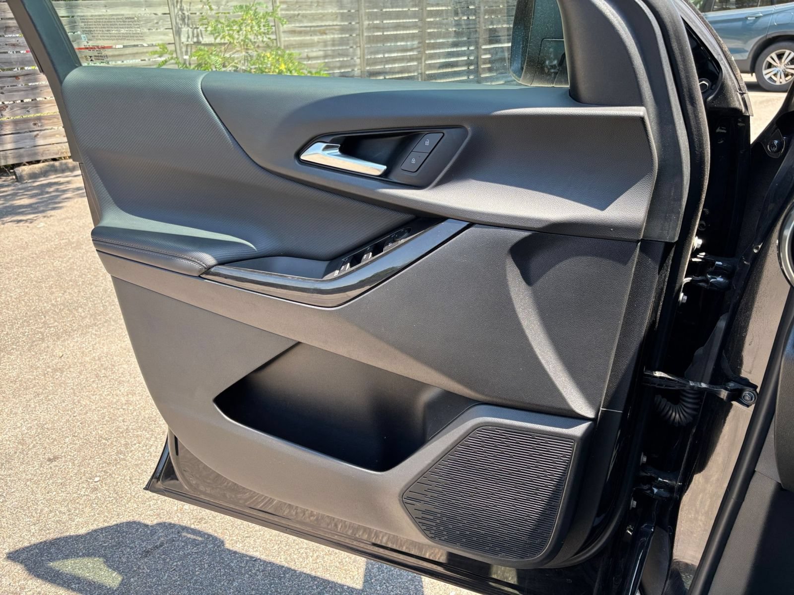 Used 2025 Chevrolet Equinox LT FWD image 18