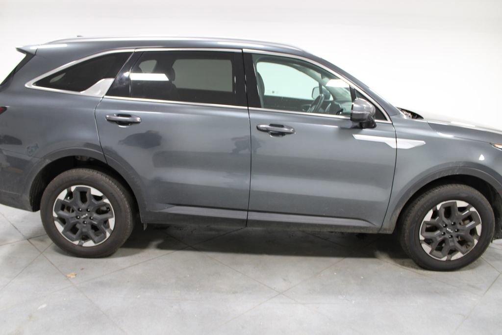 Used 2024 Kia Sorento S image 11