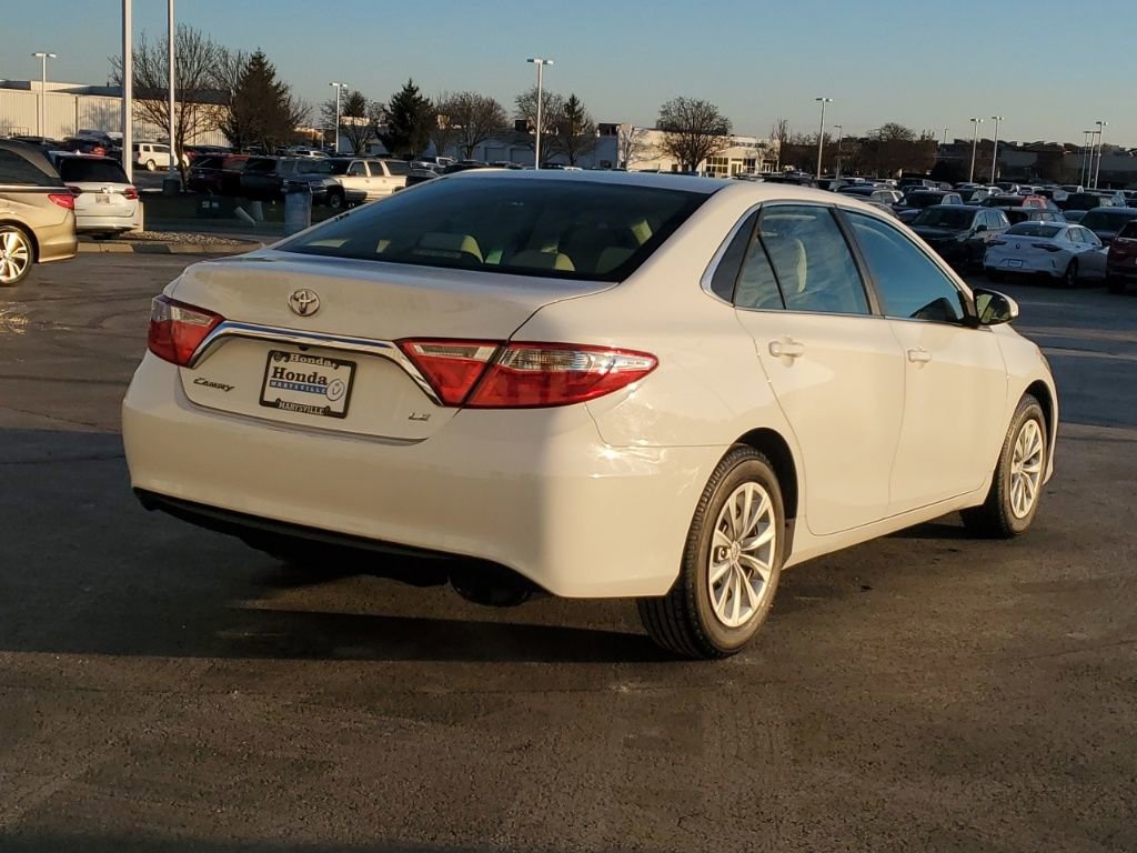 Used 2015 Toyota Camry LE image 7