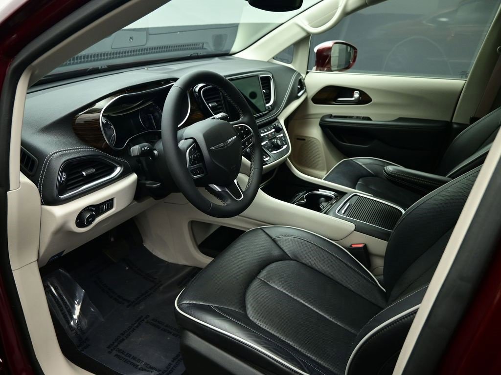 Used 2022 Chrysler Pacifica Limited image 14