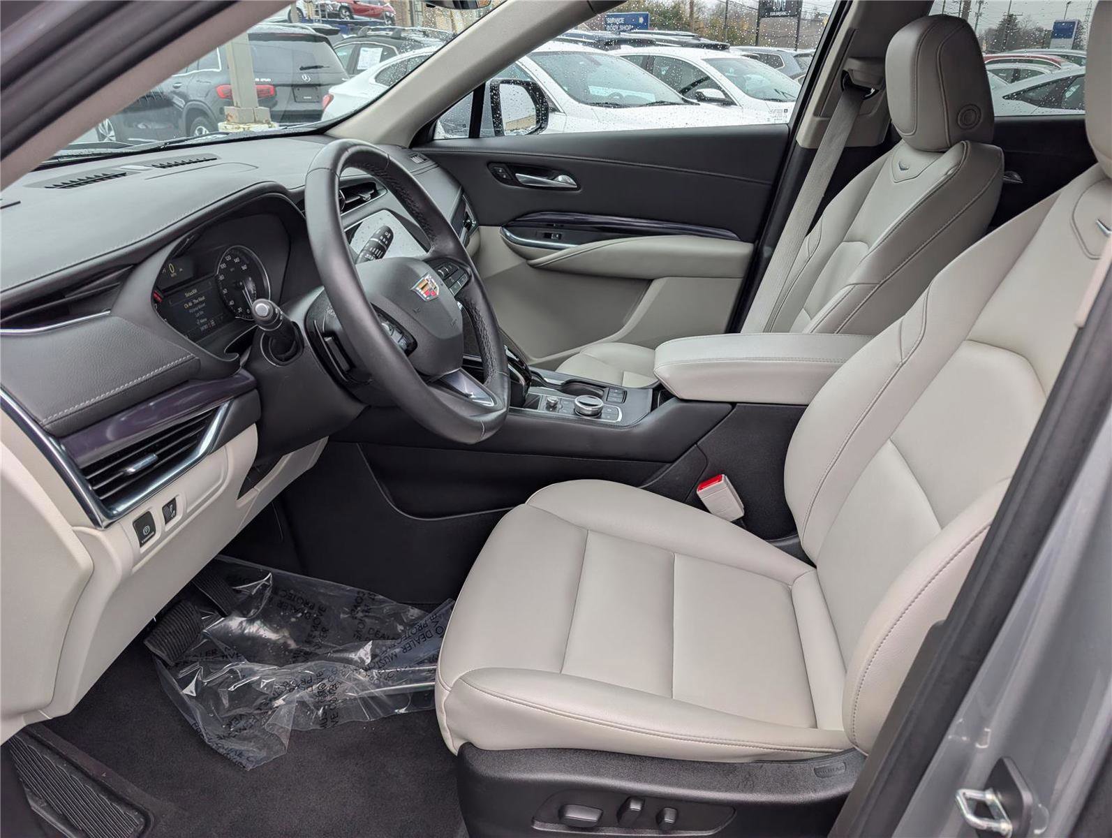 Used 2023 Cadillac XT4 Luxury w/ Cold Weather Package image 18