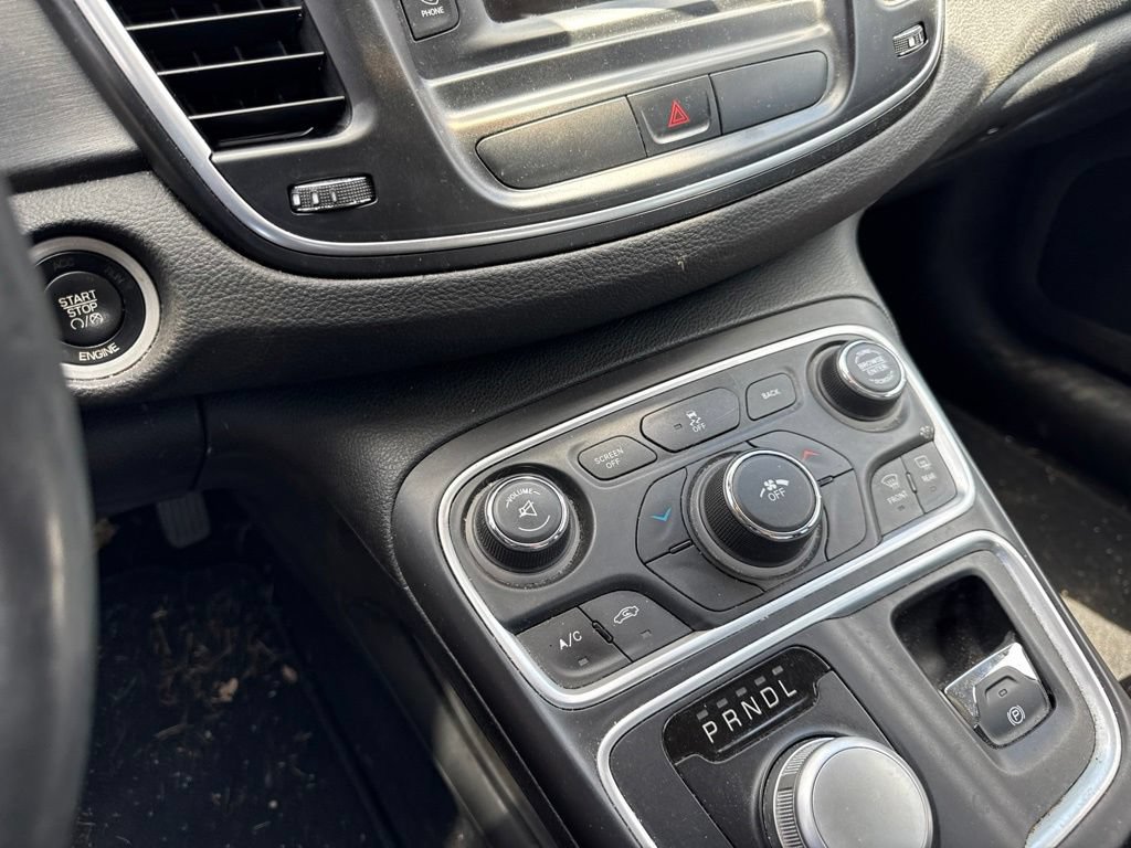 Used 2016 Chrysler 200 Limited w/ Convenience Group FWD image 29
