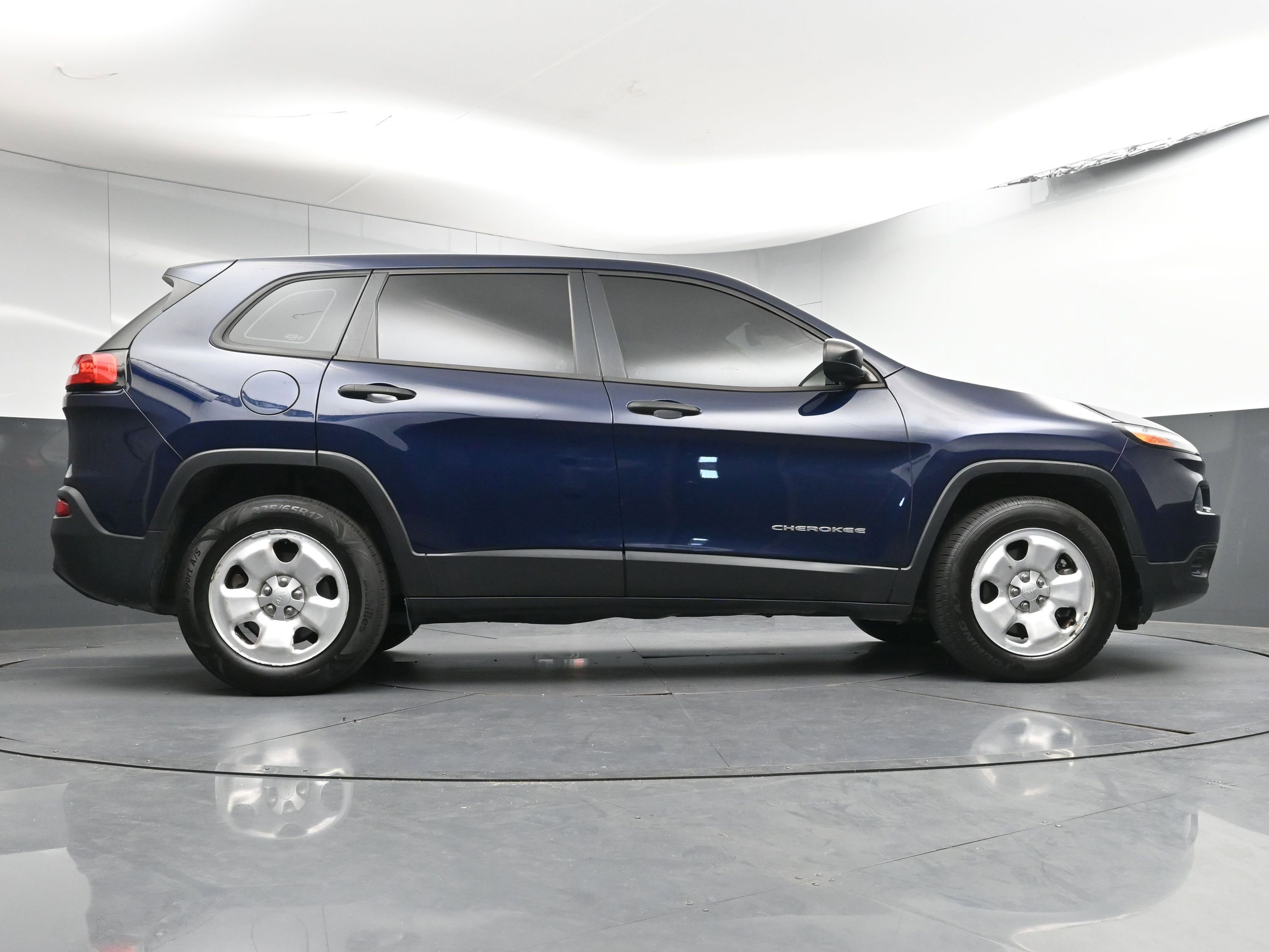 Used 2016 Jeep Cherokee Sport image 22