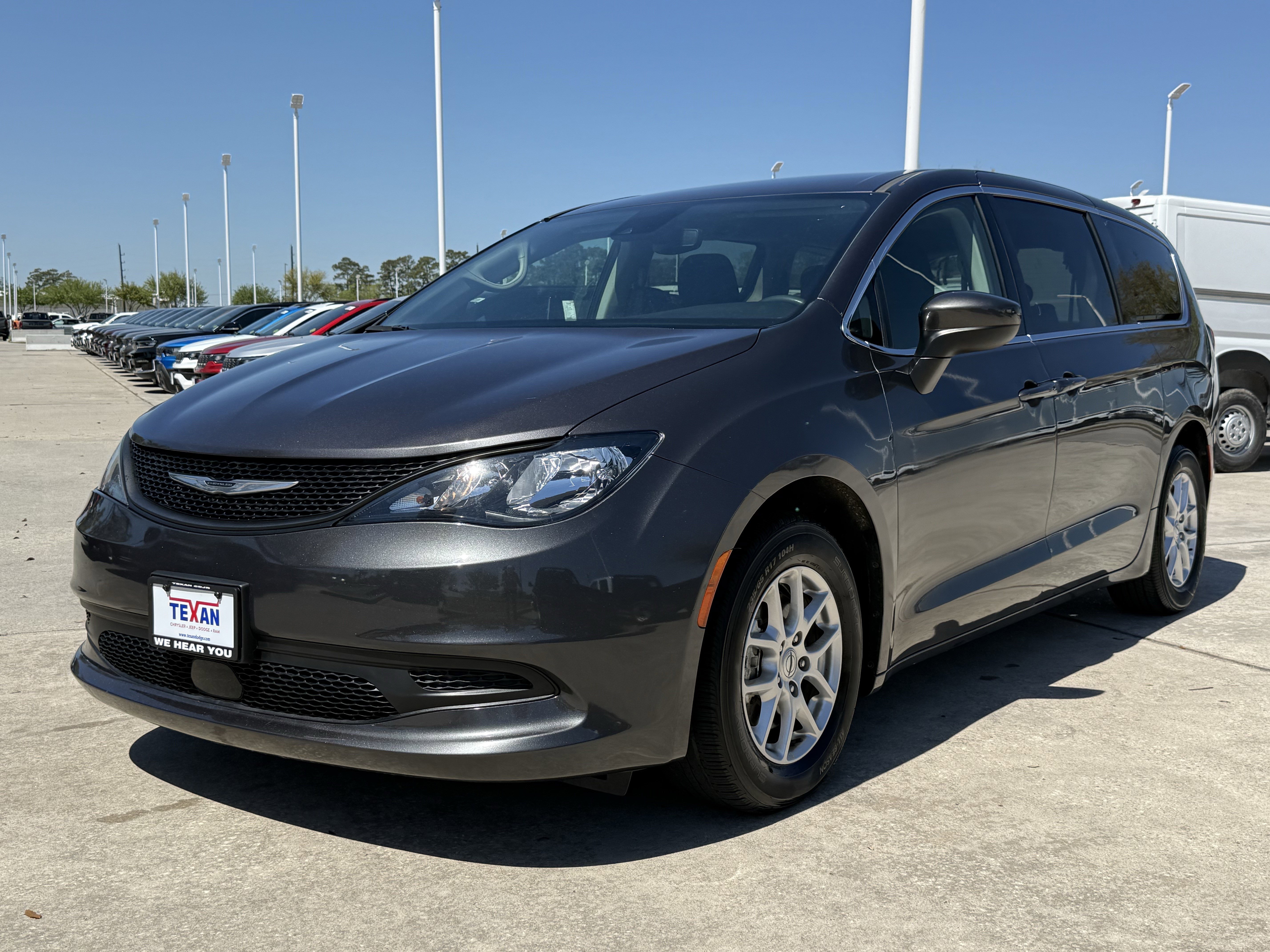 Used 2023 Chrysler Voyager LX image 9