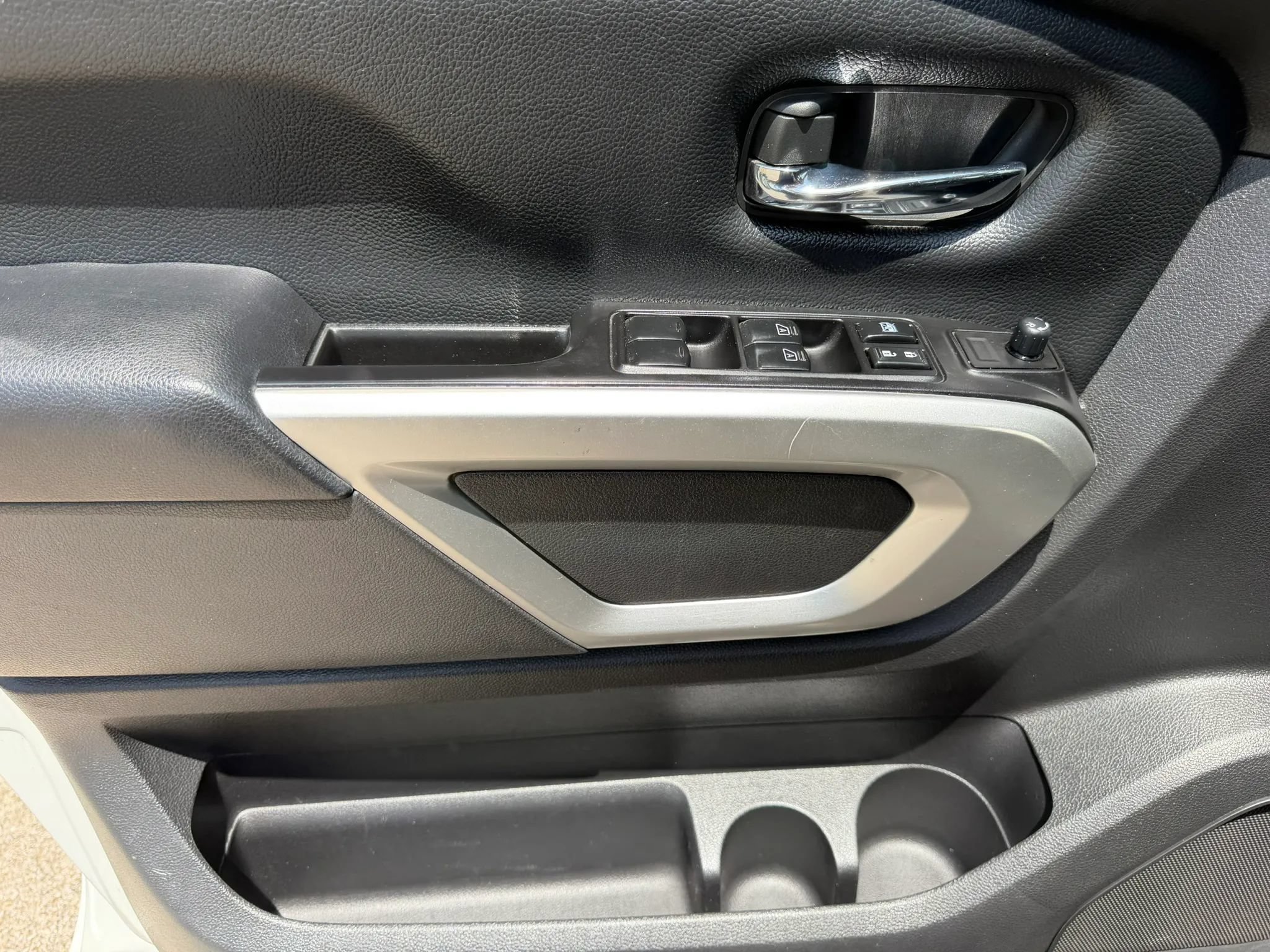 Used 2017 Nissan Titan SV RWD image 20