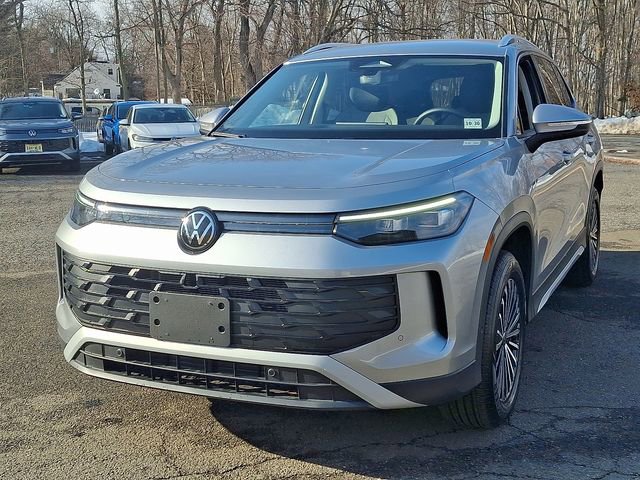 Certified 2025 Volkswagen Tiguan S w/ 18" Wheel Package AWD/4WD image 4