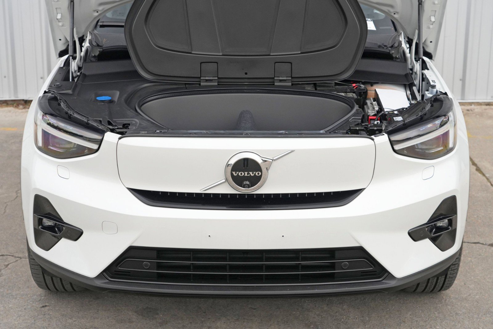 Used 2023 Volvo C40 P8 Recharge Ultimate w/ Protection Package Premier image 7