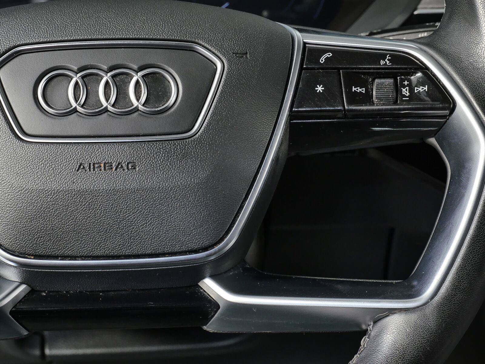 Used 2023 Audi e-tron Premium Plus w/ Premium Plus Package AWD/4WD image 12