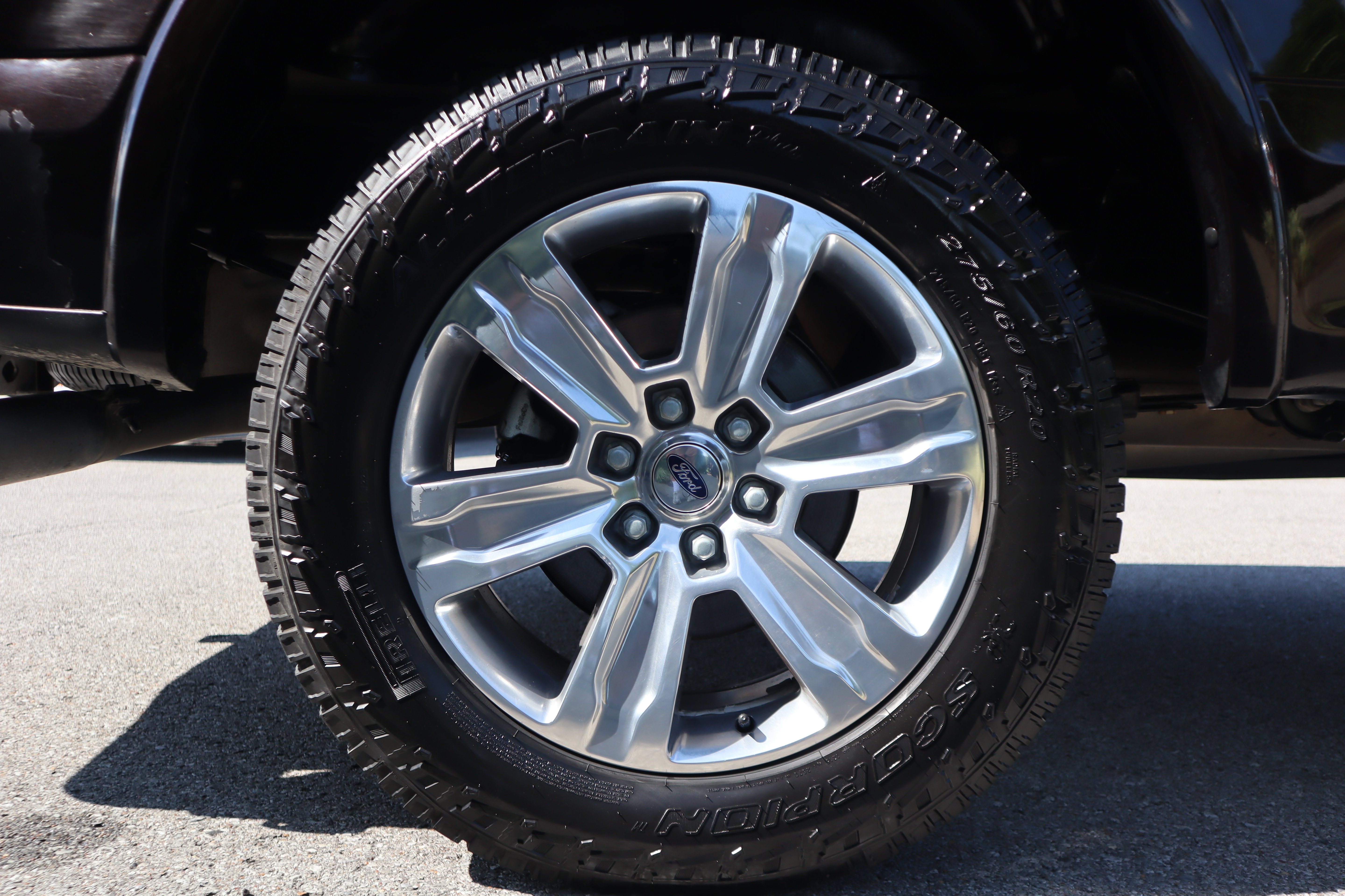 Used 2018 Ford F150 Platinum w/ Equipment Group 701A Luxury AWD/4WD image 12