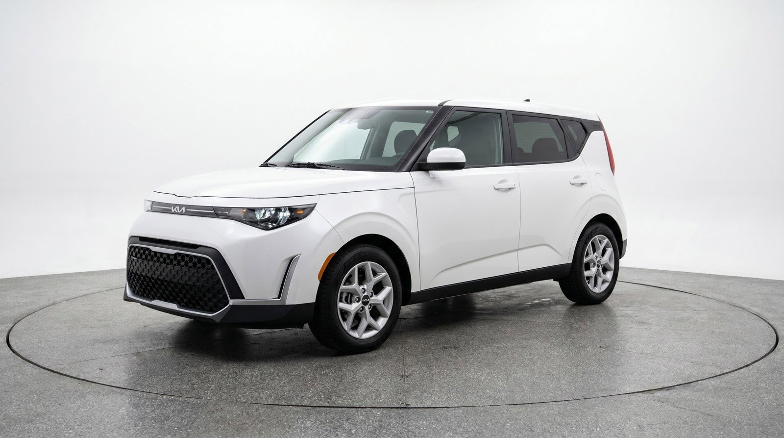 Used 2025 Kia Soul LX w/ LX Technology Package FWD image 3