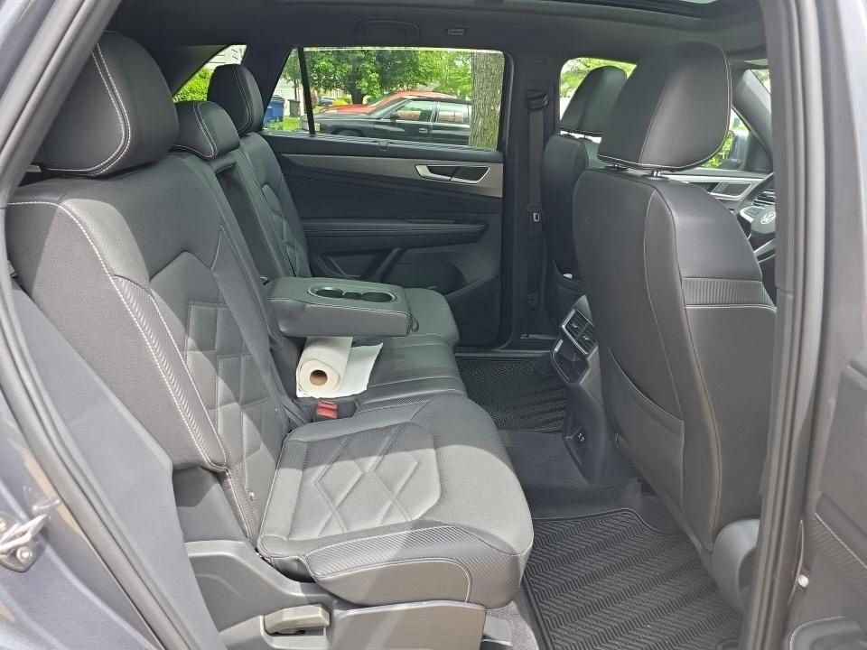 Used 2025 Volkswagen Atlas Cross Sport SE w/ Panoramic Sunroof Package FWD image 39