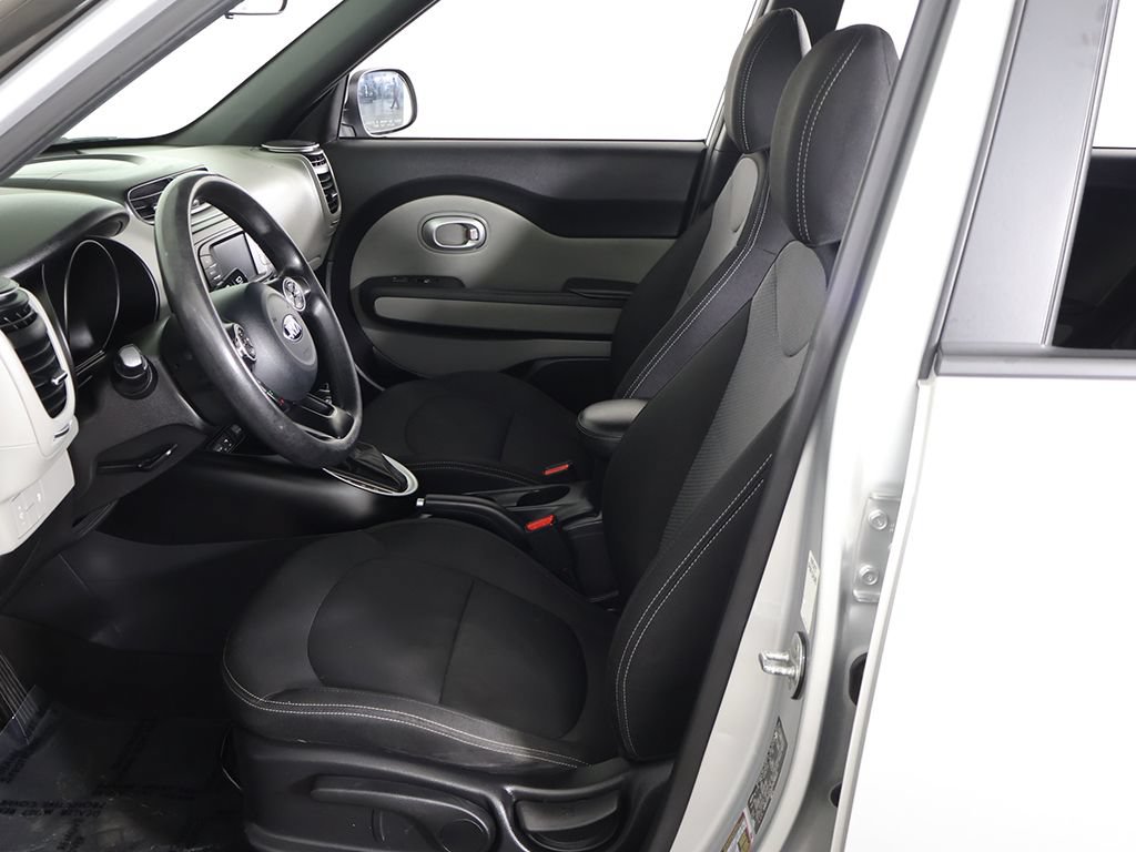 Used 2017 Kia Soul + FWD image 25