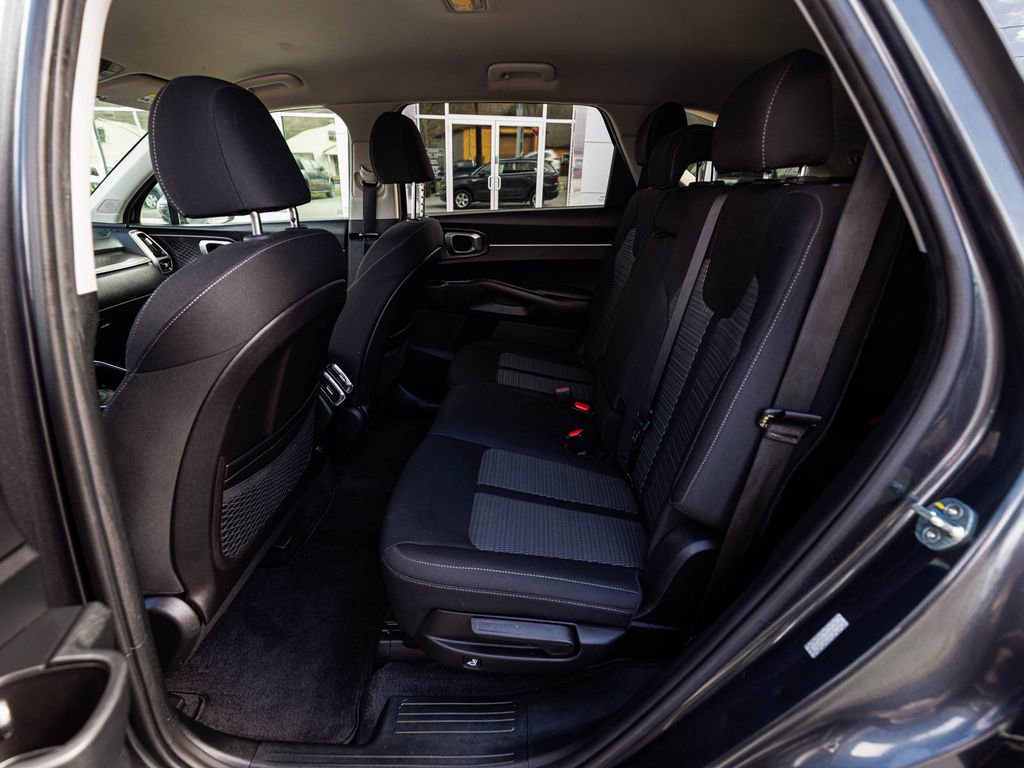 Used 2022 Kia Sorento LX AWD/4WD image 25