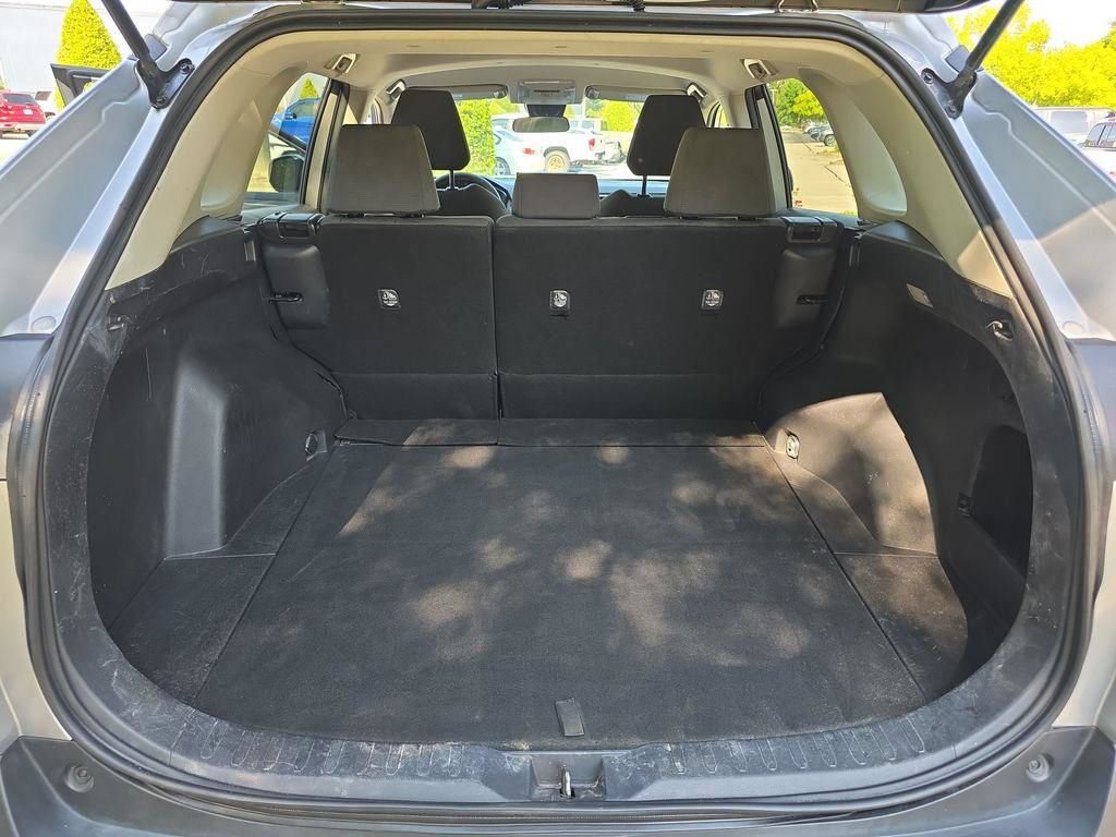 Used 2021 Toyota RAV4 XLE AWD/4WD image 33