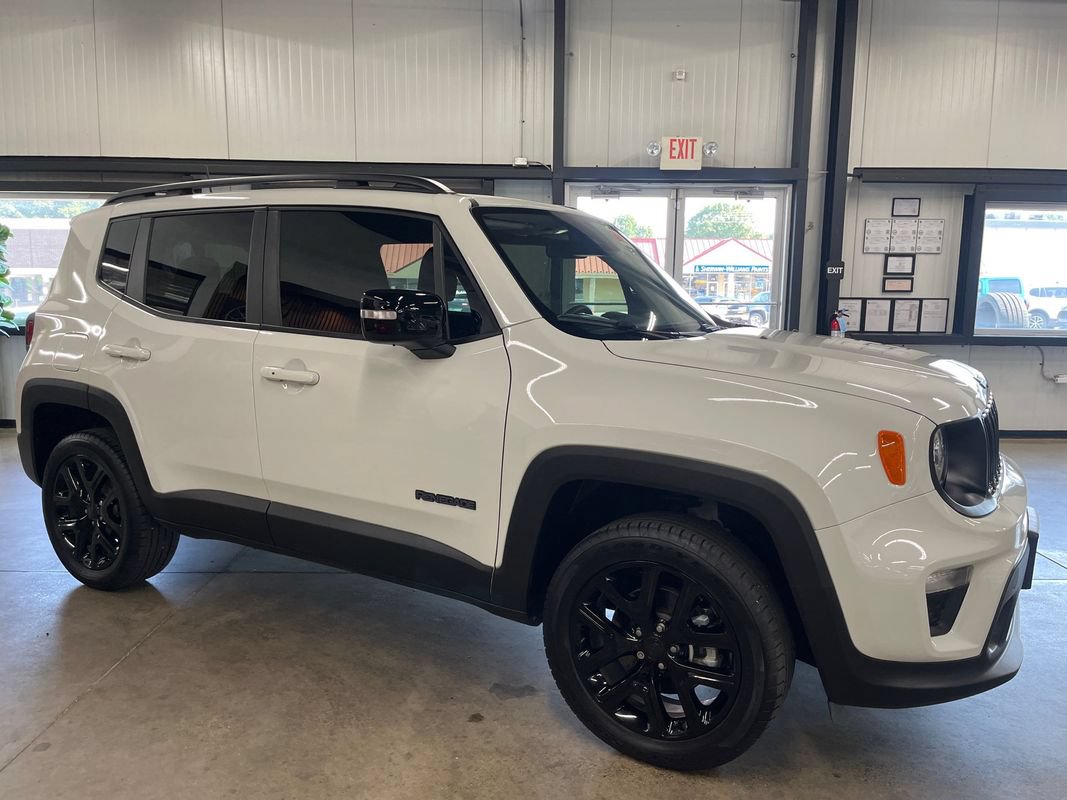 Used 2023 Jeep Renegade Altitude w/ Sun/Sound Group AWD/4WD image 16