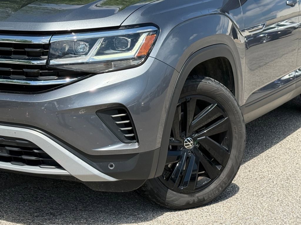 Used 2023 Volkswagen Atlas Cross Sport SE w/ Black Wheel Package image 2