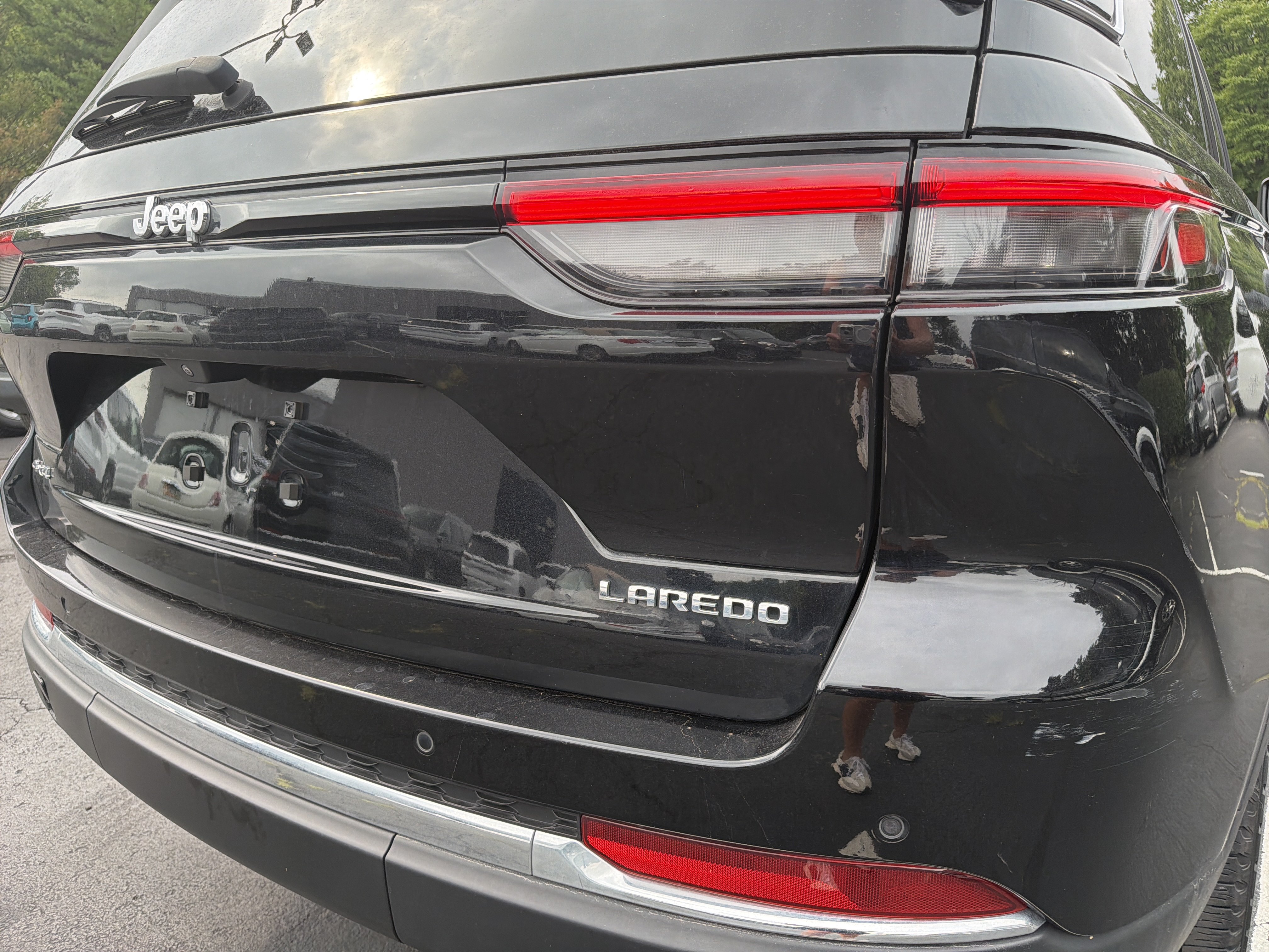 Certified 2023 Jeep Grand Cherokee Laredo w/ Luxury Tech Group I AWD/4WD image 7