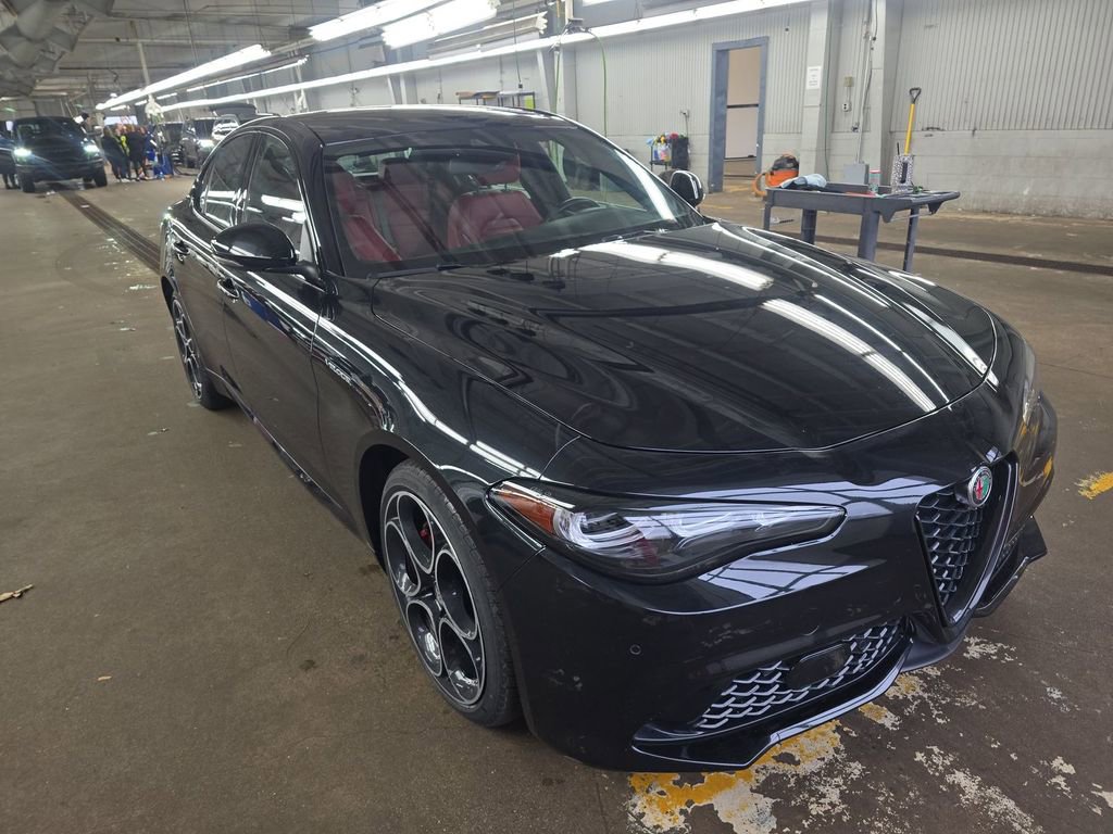 Used 2024 Alfa Romeo Giulia Veloce image 1