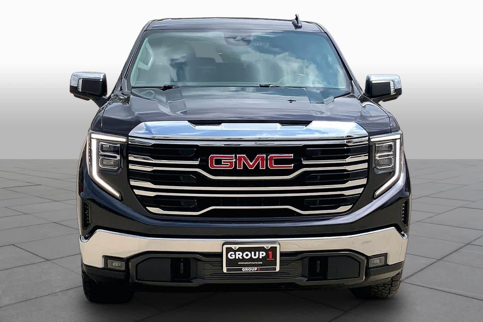 Used 2023 GMC Sierra 1500 SLT AWD/4WD image 4